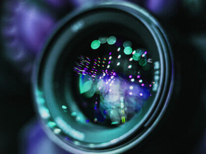 focus photo of camera lens